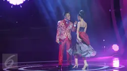 Penampilan memukau Danang, finalis asal Indonesia, dalam Grand Final D'Academy Asia 2015 Result Show di Studio 5 Indosiar, Jakarta, Selasa (29/12). (Liputan6.com/Herman Zakharia)