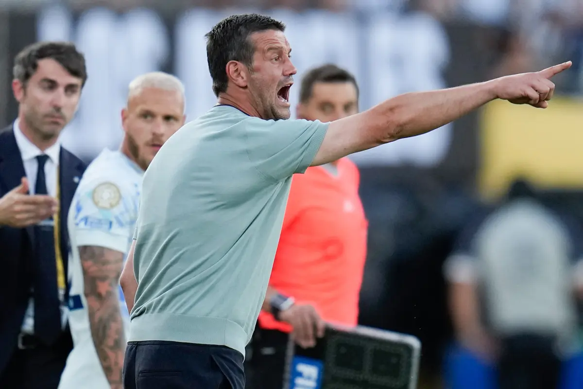 Foto: Melihat Gaya Cristian Chivu saat Debut Bersama Inter Milan, Kurang Memuaskan