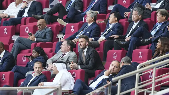 [Fimela] 6 Potret Tampan David Beckham Ketika Menyaksikan Pertandingan Inggris vs Iran di Piala Dunia 2022