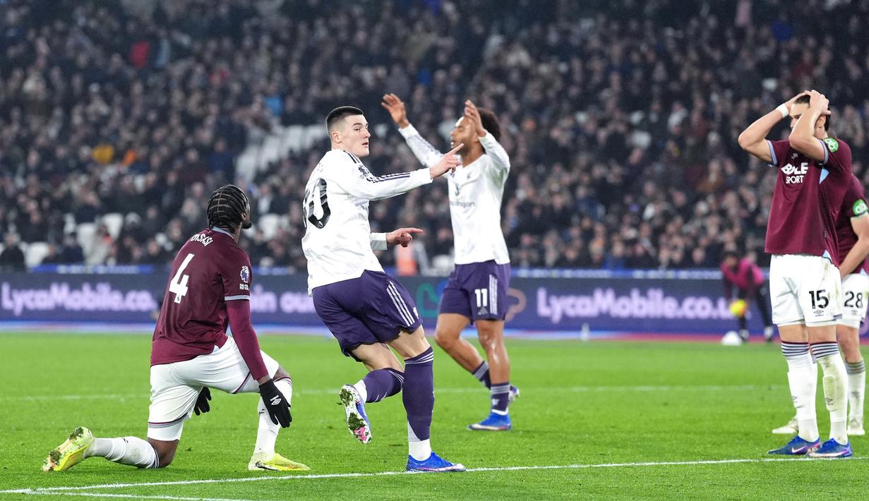 West Ham memecah kebuntuan melalui Tomas Soucek pada menit ke-50, sebelum Manchester United membalas lewat Benjamin Sesko di menit ke-90+6. (Adam Davy/PA via AP)