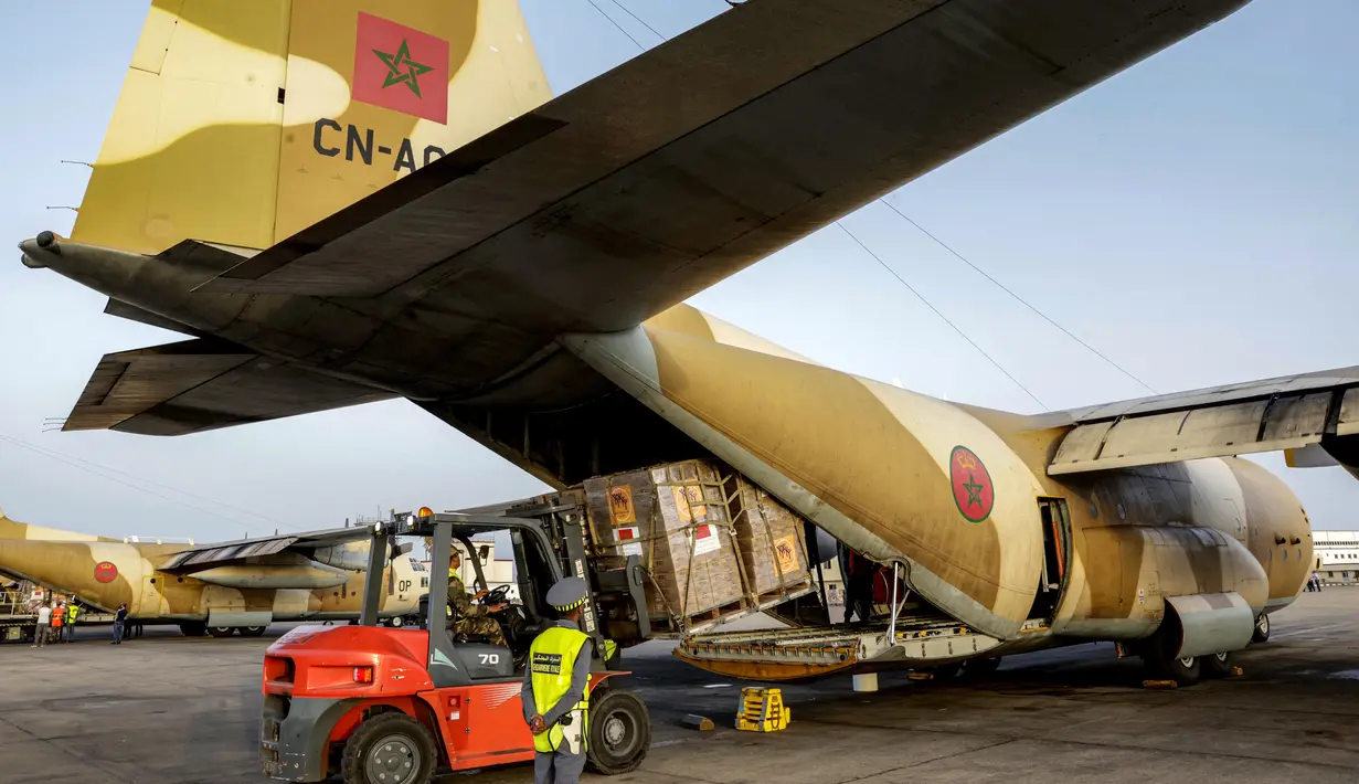Bantuan kemanusiaan tersebut termasuk makanan untuk anak-anak dan bayi, obat-obatan, peralatan bedah, serta tenda dan selimut. (Abdel Majid BZIOUAT/AFP)