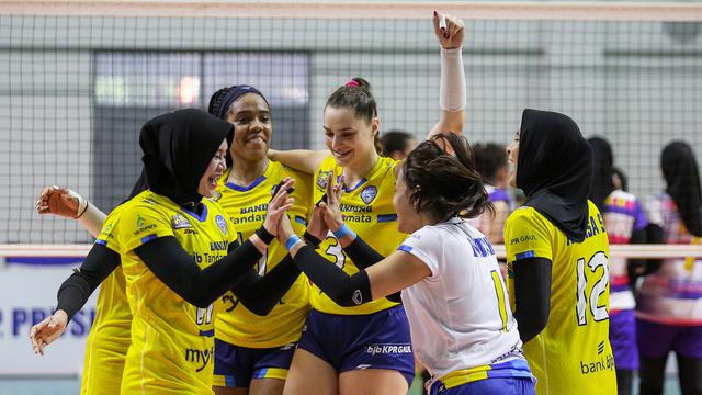 Foto: Ekspresi Cantik Pemain Bandung bjb Tandamata usai Lolos ke Final Proliga 2022