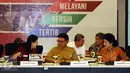 Menko PMK, Puan Maharani (kiri) bersbincang dengan Mendagri Tjahjo Kumolo dan Menkes Nila F. Moeloek jelang rakor tingkat menteri di Jakarta, Senin (20/2). Rapat membahas persiapan pelaksanaan Asian Games 2018. (Liputan6.com/Helmi Fithriansyah)