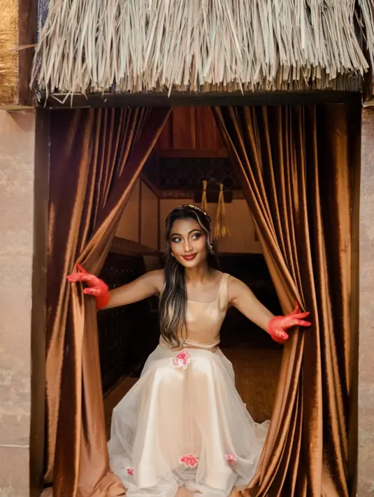 Rilisnya film Snow White di layar lebar Indonesia sangat ditunggu oleh para pecinta Disney Princess. Termasuk penyanyi cantik Novia Bachmid [@noviabachmid]