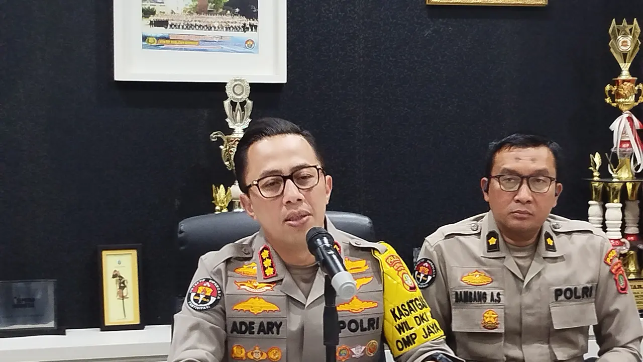 Kabid Humas Polda Metro Jaya Kombes Pol Ade Ary Syam Indradi memberikan keterangan pers. (Liputan6.com/Ady Anugrahadi)