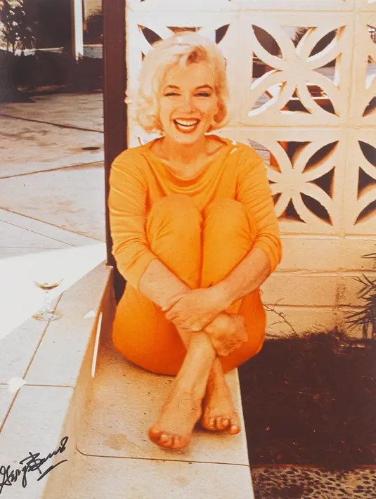 Marilyn Monroe yang dikenal sebagai simbol seks ini pernah menikah pada usia 16 tahun sebelum dirinya terkenal. Ia menikah dengan pekerja pabrik, James Dougherty kemudian bercerai untuk mengejar ketenaran Hollywood. (Bintang/EPA)