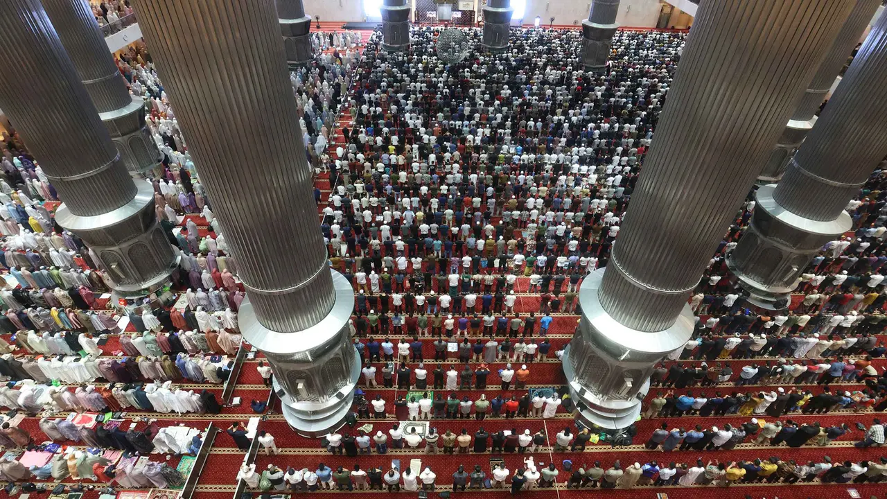 Tarawih Perdana Ramadan 1447 Hijriah, Ribuan Umat Muslim Padati Masjid Istiqlal Jakarta