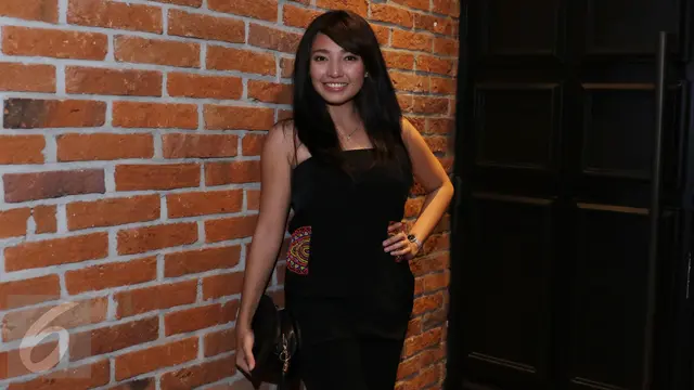 Manda Cello