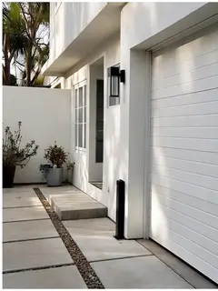 Inspirasi warna pintu garasi yang bikin rumah tampak lebih mewah menurut ahli desain. ©Ilustrasi MetaAI