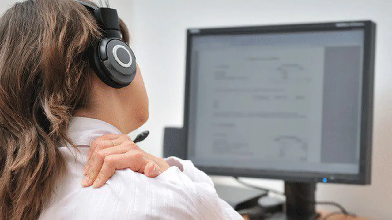 Leher pegal atasi dengan tips mudah ini/copyright: thinkstockphotos.com