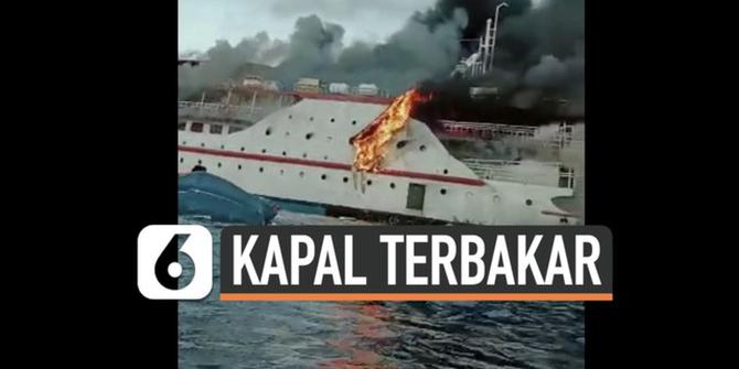 VIDEO: Kapal Besar Terbakar di Perairan Maluku, Penumpang Panik Terjun ke Laut