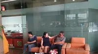 Keluarga Penumpang Lion Air Jatuh Sambangi Gedung Basarnas