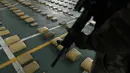 Polisi menjaga ratusan paket ganja sitaan saat konferensi pers di Markas Polisi Perbatasan Panama, Gamboa, Panama, Selasa (1/9/2020). Menurut pihak berwenang, sebanyak 758 paket ganja disita di Pantai Pasifik dekat perbatasan Kolombia. (AP Photo/Arnulfo Franco)