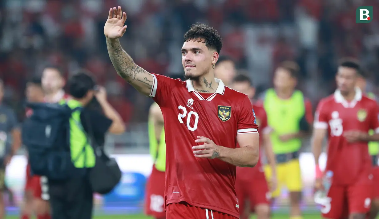<p>Selebrasi kemenangan pemain Timnas Indonesia, Shayne Pattynama setelah berakhirnya laga putaran pertama Kualifikasi Piala Dunia 2026 Zona Asia menghadapi Brunei Darussalam di Stadion Utama Gelora Bung Karno (SUGBK), Kamis (12/10/2023) malam WIB. Timnas Indonesia menang 6-0 atas Brunei Darussalam. (Bola.com/M Iqbal Ichsan)</p>
