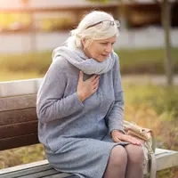 Ilustrasi Dada Sesak/https://www.shutterstock.com/pikselstock