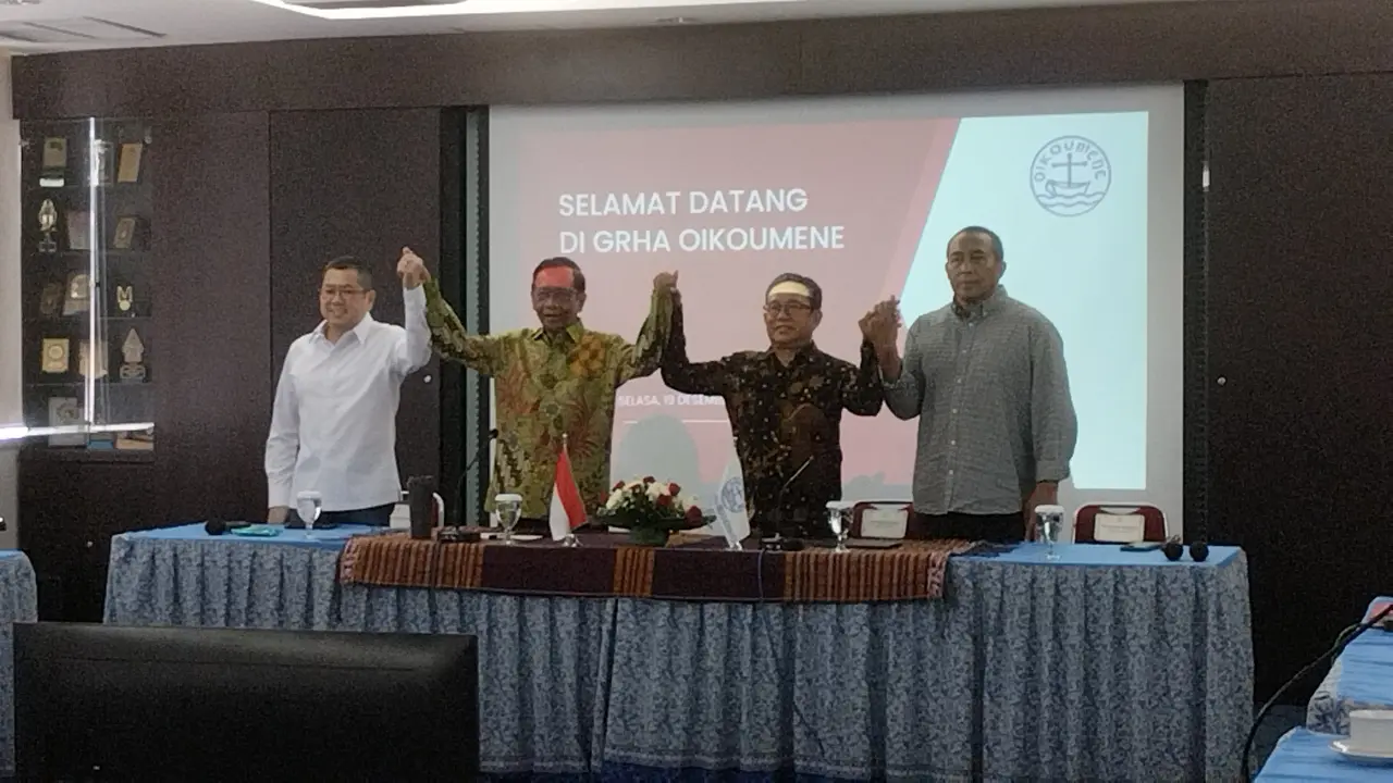 Menteri Koordinator Politik Hukum, dan Keamanan (Menkopolhukam) Mahfud Md bertemu dengan Ketua Persekutuan Gereja-Gereja Indonesia (PGI).