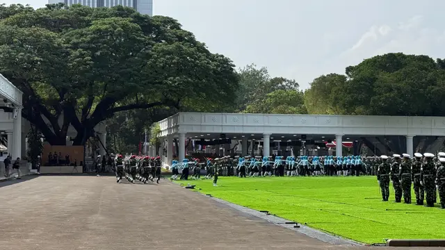 Gladi resik persiapan upacara peringatan HUT ke-80 RI di halaman Istana Merdeka Jakarta, Rabu (13/8/2025).