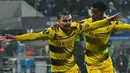 Bek Borussia Dortmund Marcel Schmelzer merayakan gol ke gawang Atalanta pada leg kedua babak 32 besar Liga Europa di MAPEI Stadium Citta del Tricolore , Jumat (23/2). Dortmund lolos ke babak 16 besar usai memaksakan hasil imbang 1-1. (Vincenzo PINTO/AFP)