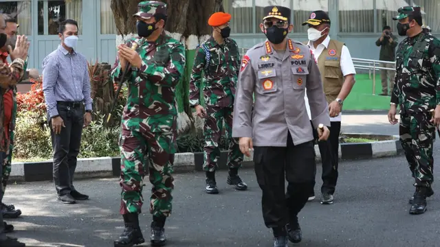 Panglima TNI dan Kapolri memantau lonjakan Covid-19 di Kudus, Jawa Tengah. (Foto: Liputan6.com/Felek Wahyu)