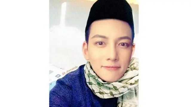 8 Potret Editan Foto Idol K-Pop Ikut Rayakan Lebaran Ini Bikin Senyum Sendiri