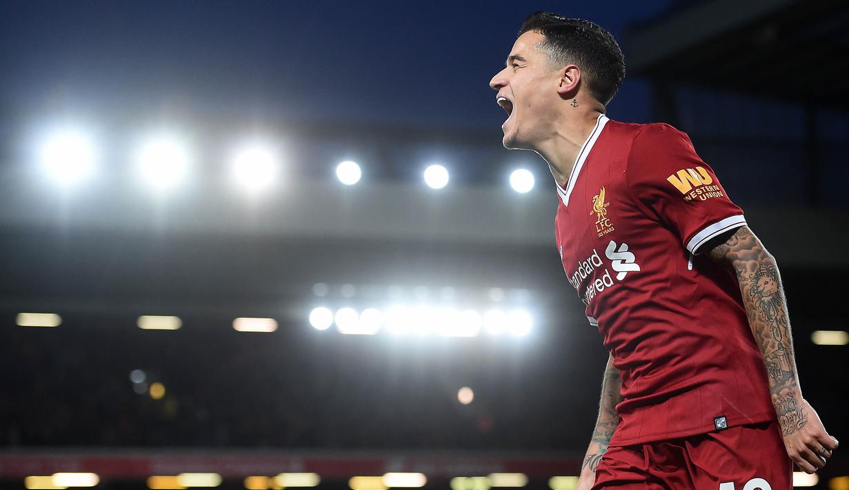 Gelandang Liverpool, Philippe Coutinho, merayakan gol yang dicetaknya ke gawang Southampton pada laga Premier League di Stadion Anfield, Liverpool, Sabtu (18/11/2017). Sepanjang karier di Liverpool, Coutinho mencetak 54 gol. (AFP/Paul Ellis)