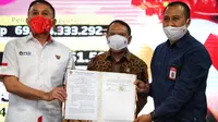 Menpora RI Zainudin Amali menyaksikan Penandatanganan Perjanjian Kerjasama Fasilitasi Pelatnas Timnas U-19 menuju Piala Dunia U-20 tahun 2021 di Wisma Kemenpora, Senayan, Jakarta, (27/7) sore.