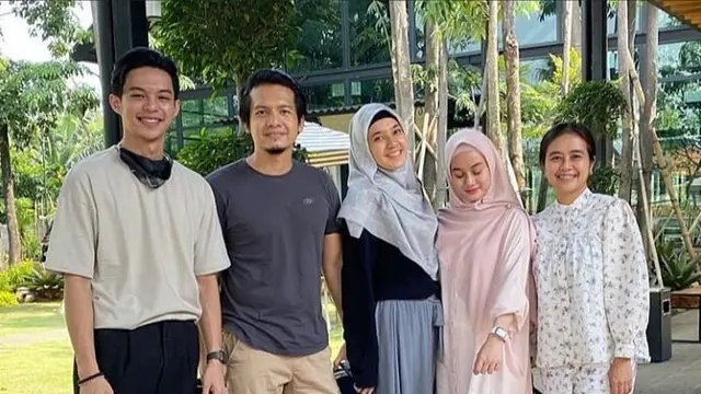 Dikabarkan Menikah, Ini 6 Potret Kebersamaan Dinda Hauw dan Rey Mbayang
