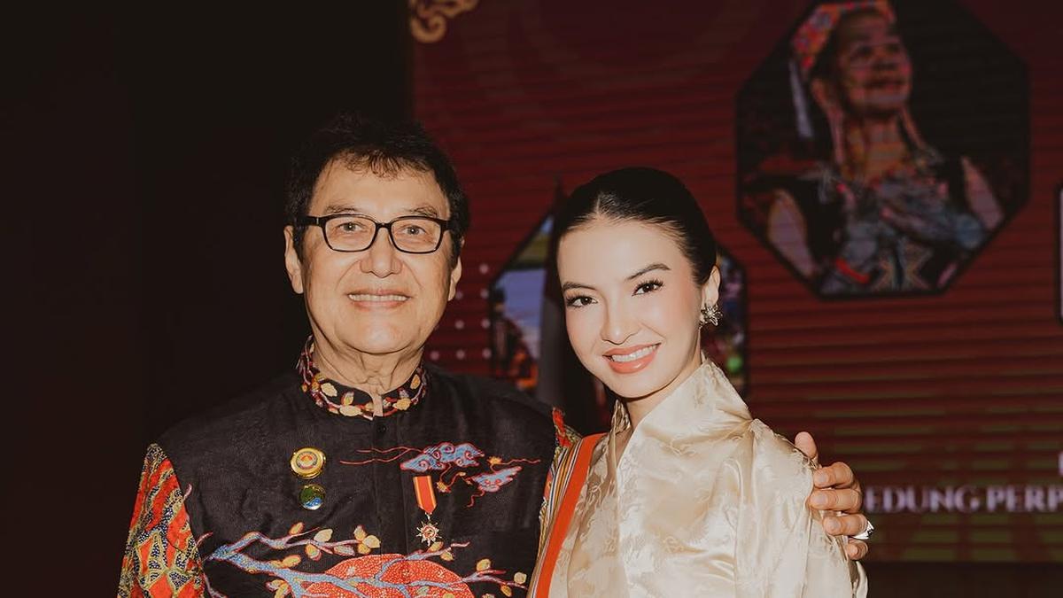 Gaya Kompak Raline Shah dan Sang Ayah dalam Balutan Wastra, Duo Good Looking yang Menawan