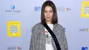 Dua model cantik Bella dan Gigi sangat bangga dengan ayahnya ini. Dalam sebuah acara beberapa waktu lalu model cantik tersebut menceritakan soal ayahnya yang sangat berjuang di kehidupannya. (AFP/Bintang.com)