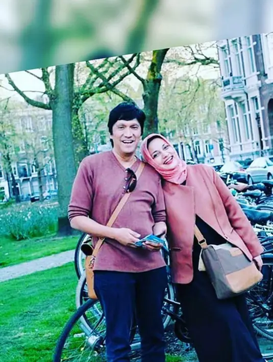 Sumpah serapah ditulis oleh Marissa Haque melalui Instagram, usai menyaksikan acara Rumpi No Secret. Acara yang dibawakan oleh Feni Rose itu mengungkit masa lalu Ikang Fawzi. (Instagram/marissahaque)