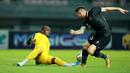<p>Pemain Timnas Indonesia, Marc Klok berusaha mencetak gol ke gawang Burundi pada pertandingan kedua FIFA Matchday di Stadion Patriot Candrabhaga, Bekasi, Selasa (28/3/2023). (Bola.com/M Iqbal Ichsan)</p>