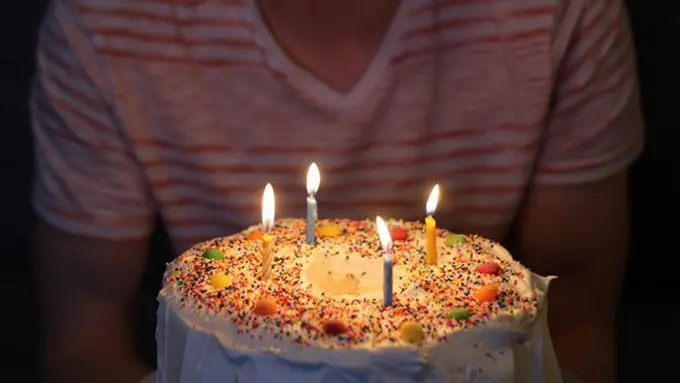 Ulang tahun/copyright Unsplash.com/Anna Vander Stel