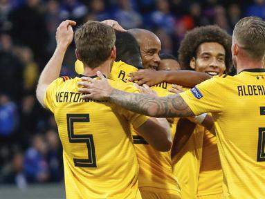 Para pemain Belgia merayakan gol yang dicetak Romelu Lukaku ke gawang Islandia pada laga UEFA Nations League di Stadion Laugardalsvollur, Selasa (11/9/2018). Belgia menang 3-0 atas Islandia. (AP/Brynjar Gunnarsson)