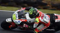 Aksi pembalap LCR Honda Cal Crutchlow di MotoGP Phillip Island, 23 Oktober 2016. ( SAEED KHAN / AFP )