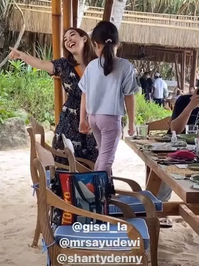 6 Momen Liburan Gisella Anastasia Bareng Teman Artis di Nihi Sumba