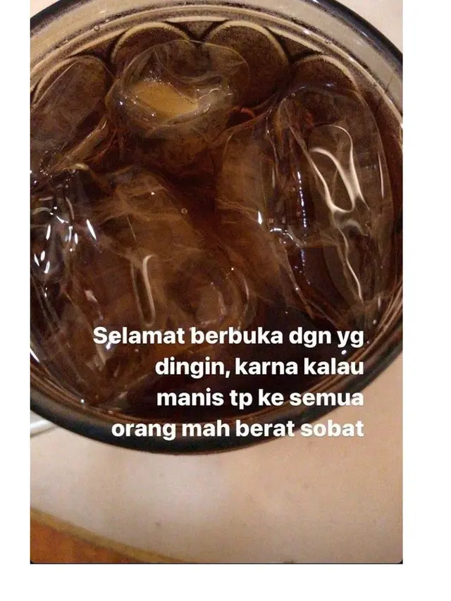 8 Pantun Berbuka Puasa ala Netizen Ini Bikin Senyum Miris, Nyindirnya Pas Banget