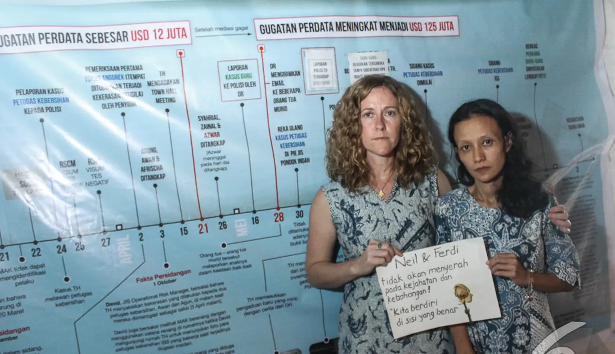 Para istri dari tersangka kasus pelecehan seksual JIS saat memberikan konferensi pers, Jakarta, Kamis (6/11/2014) (Liputan6.com/Faizal Fanani)