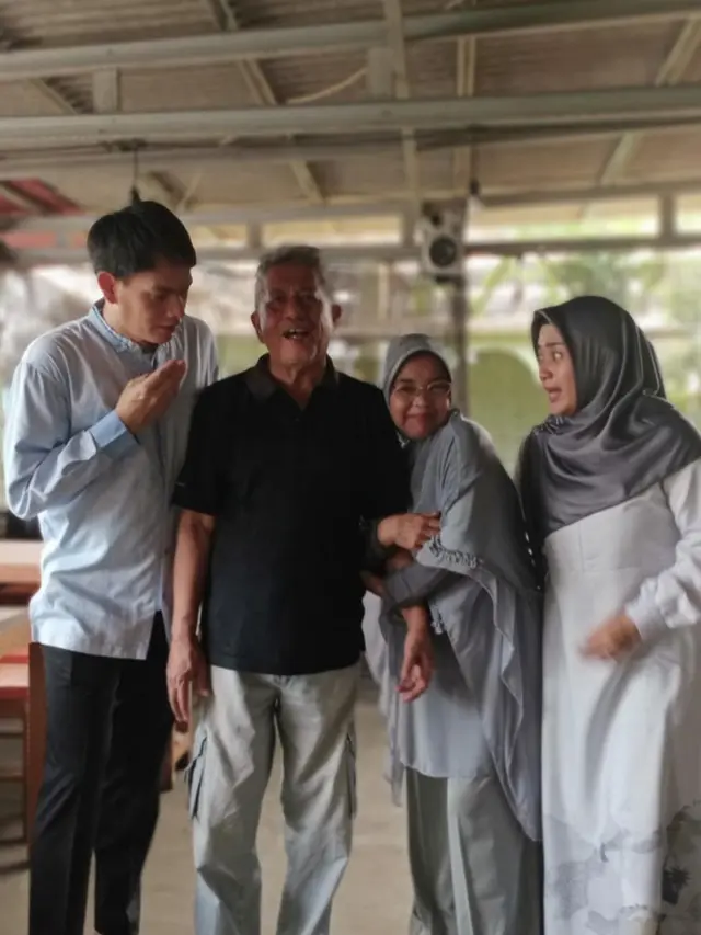 Meninggal Dunia, Ini 6 Potret Kenangan Ikke Nurjanah dan Sang Ayah