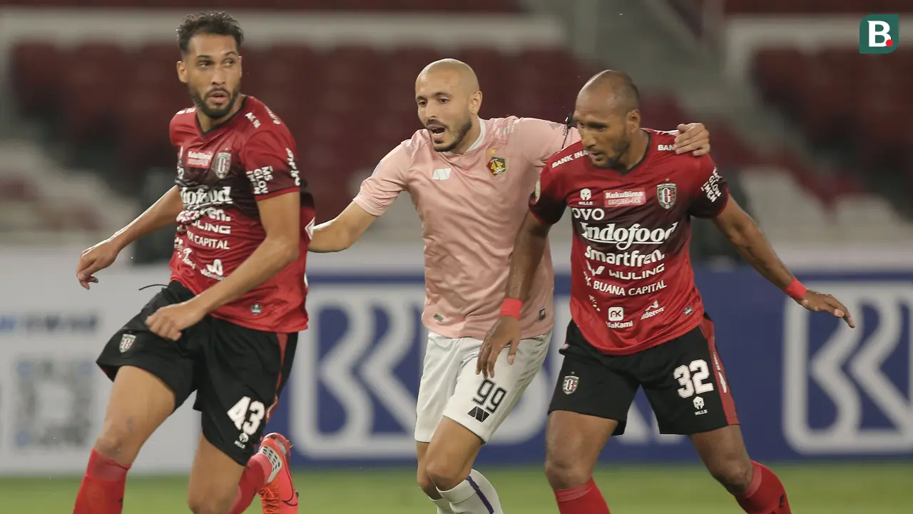 Foto: Yousseff Ezzejjari Gagal Penalti, Laga Pembuka BRI Liga 1 2021 / 2022 antara Bali United vs Persik Kediri masih 0-0 di Babak Pertama