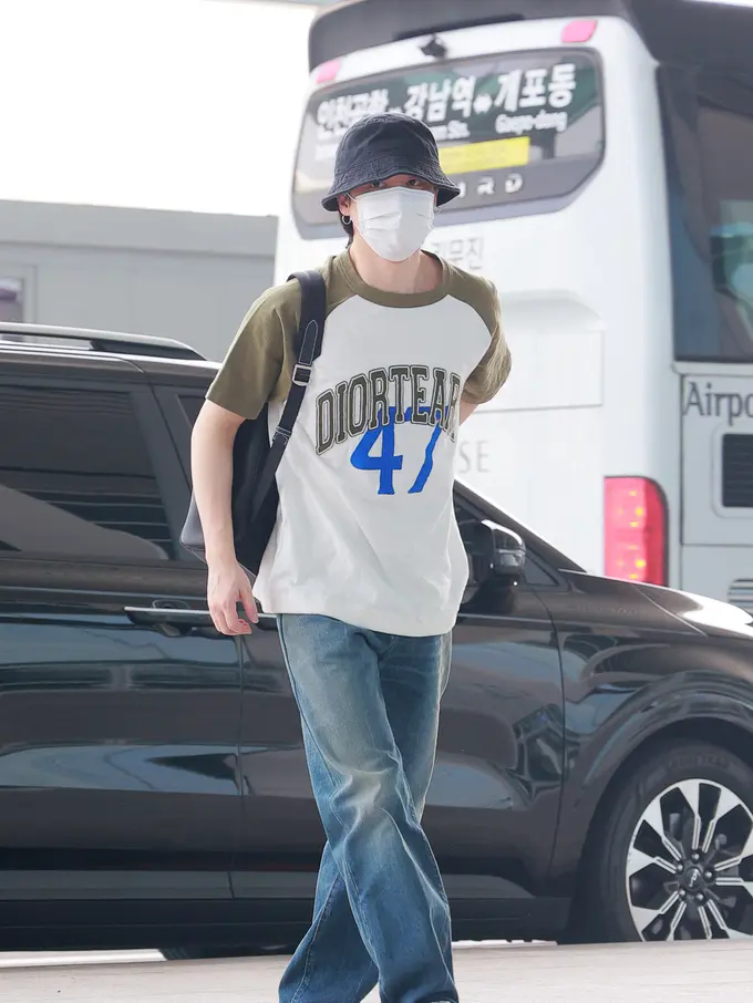 Tampilan Terbaru Jimin BTS di Bandara