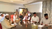 Ketua Harian Dewan Masjid Indonesia (DMI) Syafruddin bertemu dengan General Supervisor Pendirian Museum Assalamu Alaika Ya Rasulullah, Dr. Nasir Al Zahrani di Mekkah. (Foto: Liputan6.com/Istimewa)