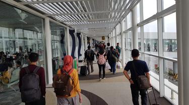 Penumpang di Bandara Kualanamu