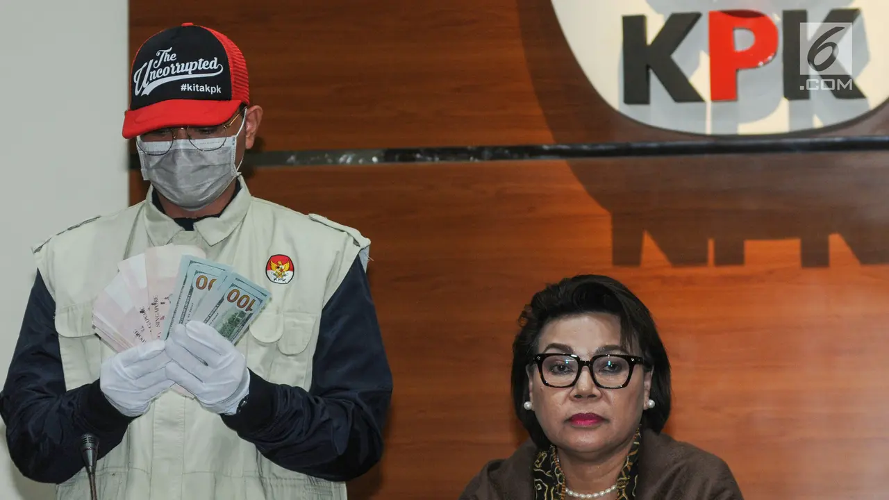 KPK Tunjukkan Barang Bukti Suap Izin Rencana Reklamasi Kepri