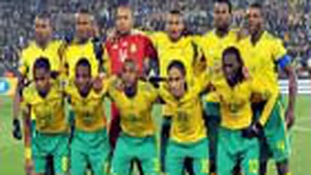Meski baru berdiri pada 1991, tim sepakbola Afrika Selatan membuktikan dirinya mampu bersaing di kancah internasional. Tiga kali ikut dalam laga Piala Dunia dan membawa pulang satu Piala Afrika. 