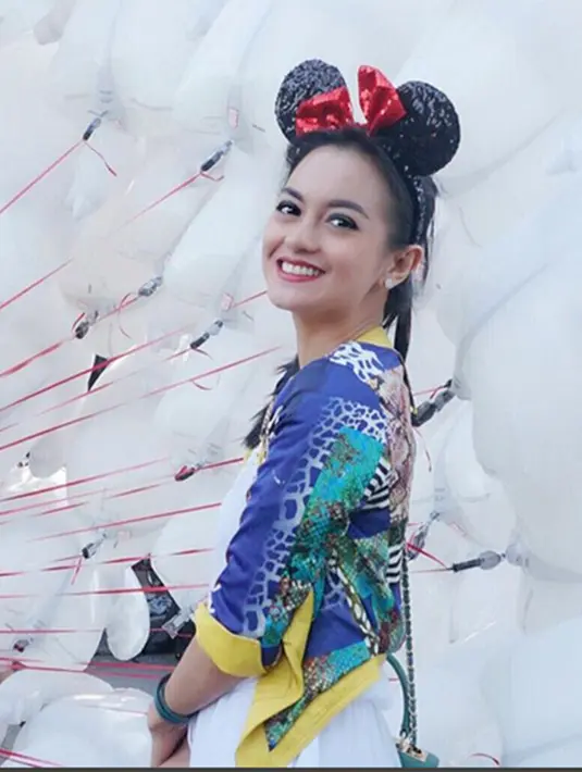 Kabar ini tentu saja membahagiakan pasalnya selama tujuh tahun, Ririn Ekawati harus hidup sebagai orang tua tunggal. (Via Instagram/@ririnekawati)