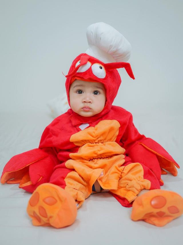 Potret Lucu Rayyanza 'Cipung' Pakai Kostum Makanan, Terbaru Cosplay Hot Dog