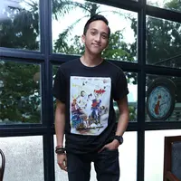 Sebagai stand up komedian, Ge Pamungkas membawakan materi berdasarkan kejujuran. Untuk hal itu ia sampai  tiga kali observasi ke Red District di negeri kincir angin tempat ia syuting film ‘Negeri Van Oranje’. (Galih W. Satria/Bintang.com)