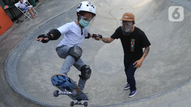 Berlatih Skateboard dengan Menerapkan Protokol Kesehatan