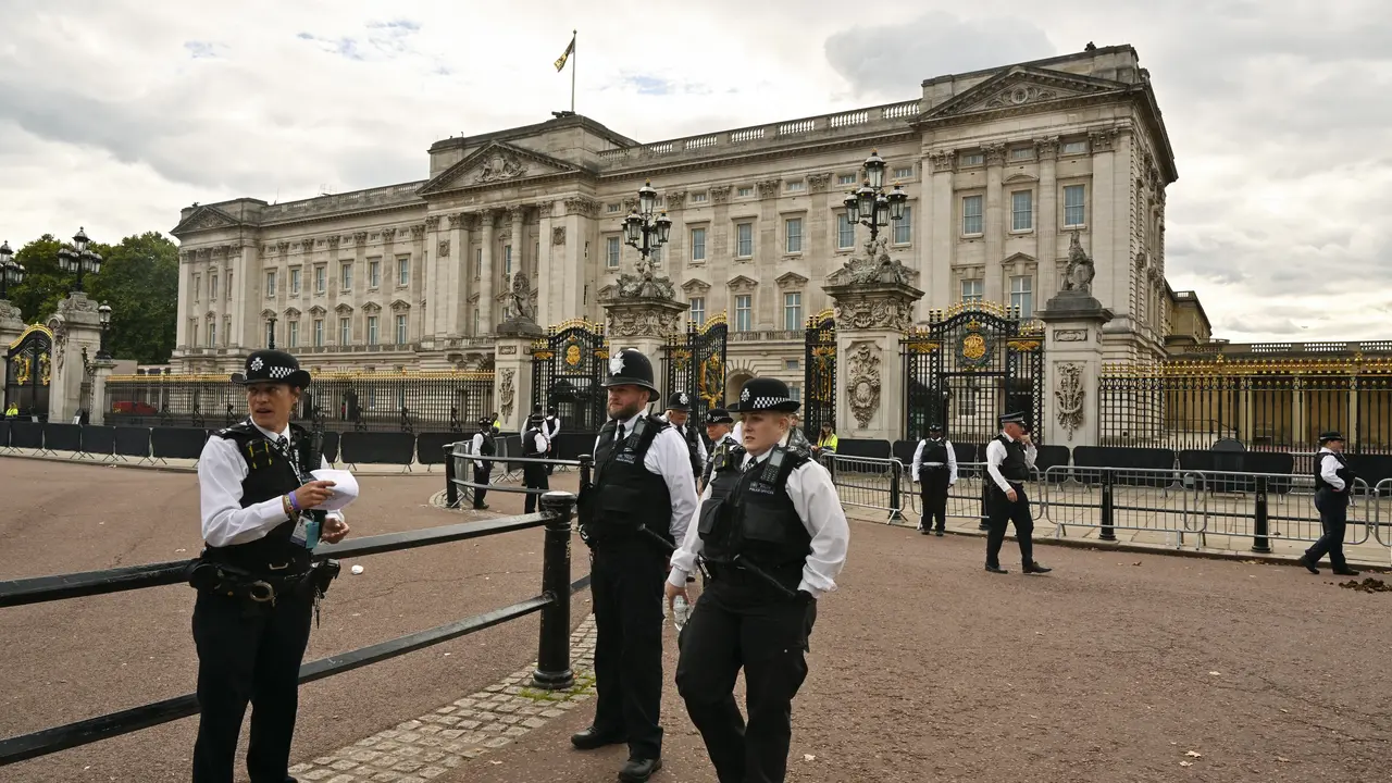Istana Buckingham Ditutup Usai Pria Misterius Ancam Akan Membunuh Raja Charles III