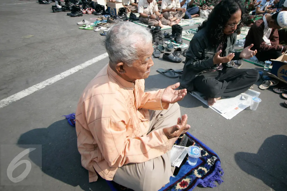 20151030-Kemarau Berkepanjangan,Warga Yogyakarta Gelar Sholat Minta Hujan